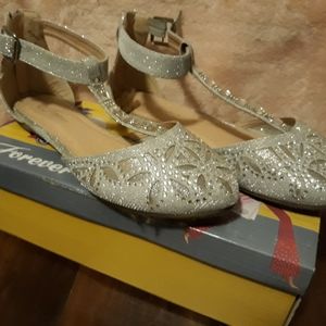 Flat beautiful shoes